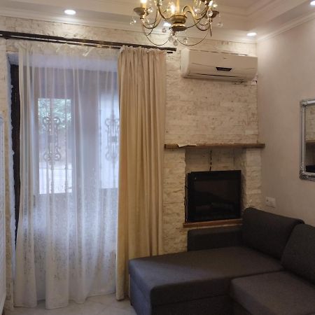 Room In Sololaki 第比利斯 外观 照片