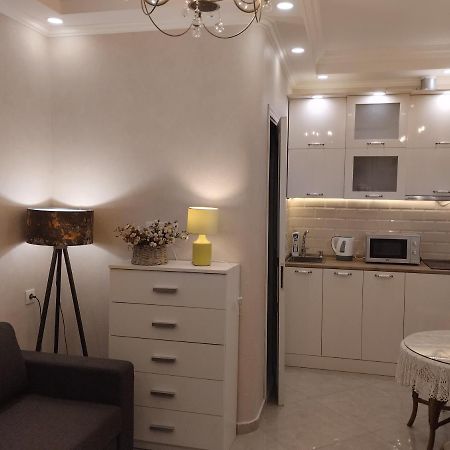 Room In Sololaki 第比利斯 外观 照片