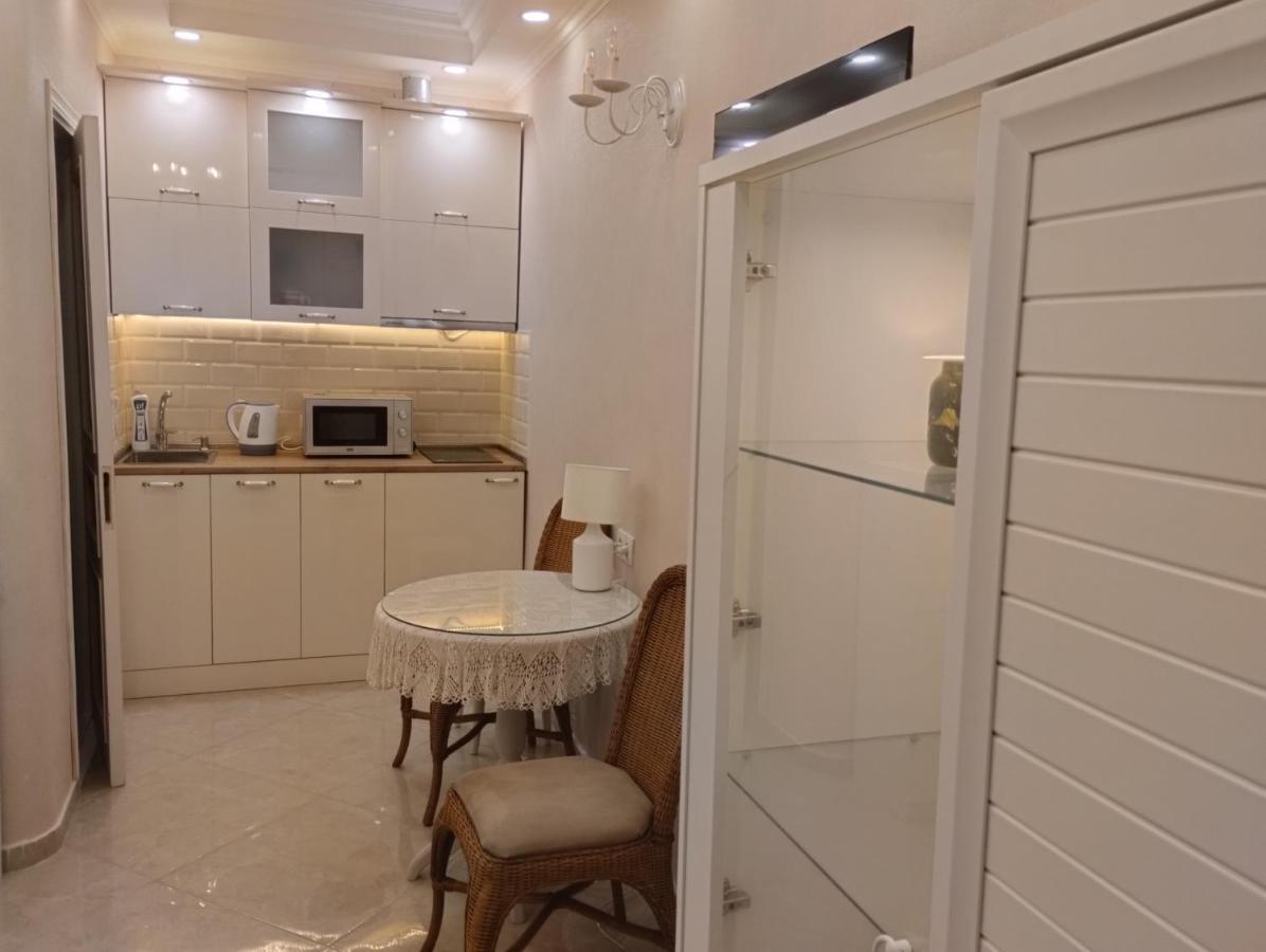 Room In Sololaki 第比利斯 外观 照片