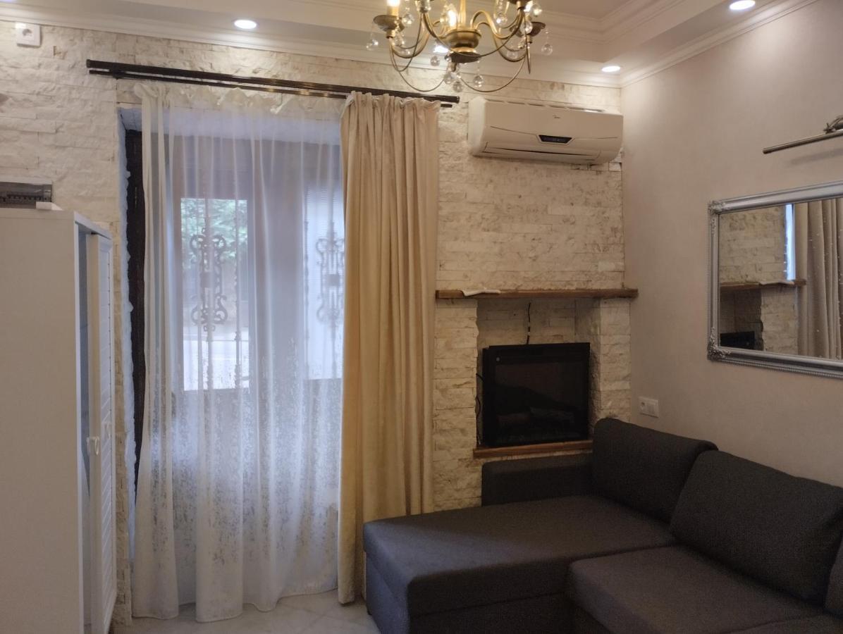 Room In Sololaki 第比利斯 外观 照片