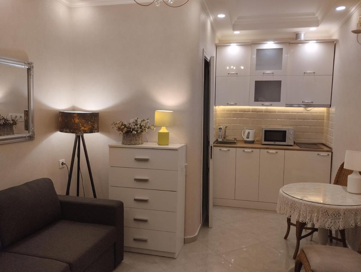 Room In Sololaki 第比利斯 外观 照片