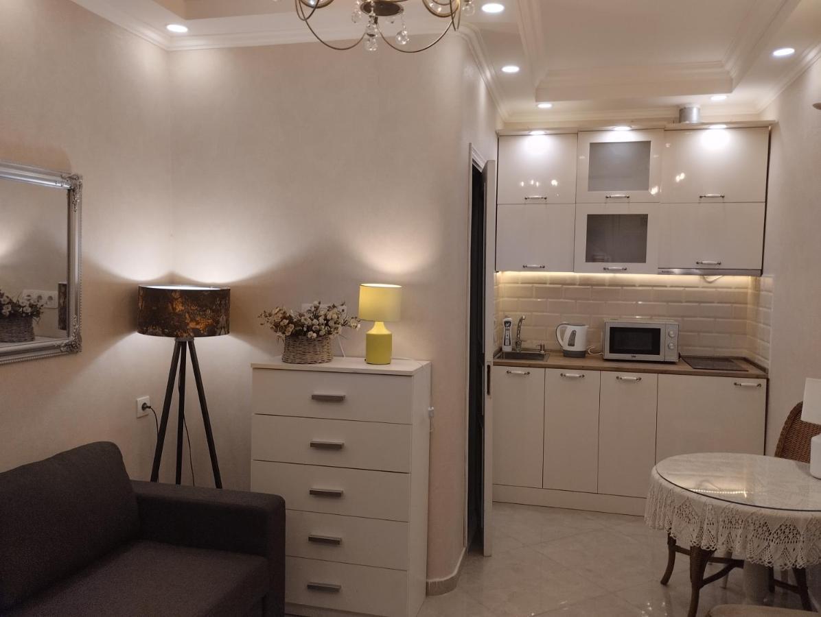 Room In Sololaki 第比利斯 外观 照片